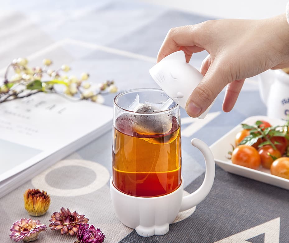 Tea cup with infuser